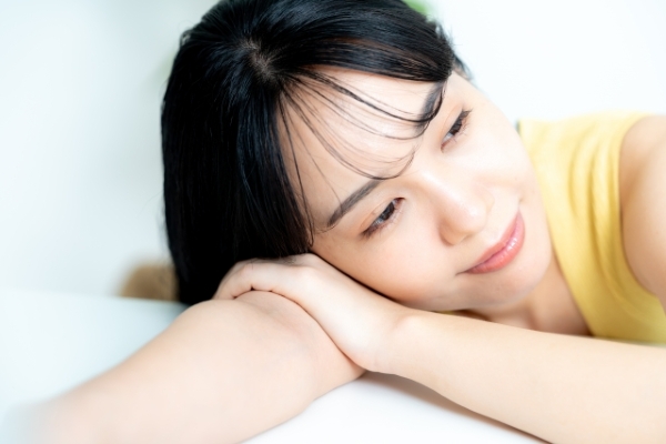 「肌育治療」をしている女性のイメージ